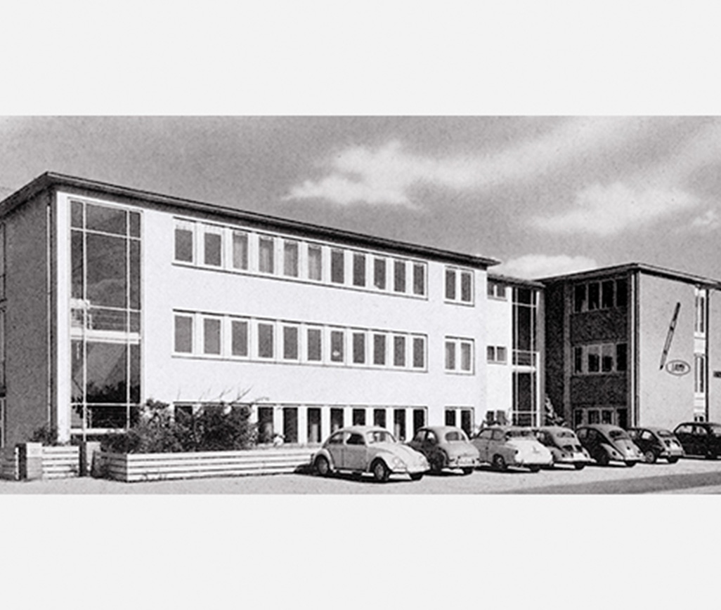1957